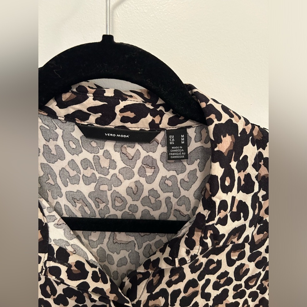 Vero Moda Leopard Print Button Down Dress. Size Medium. EUC. - Picture 5 of 7